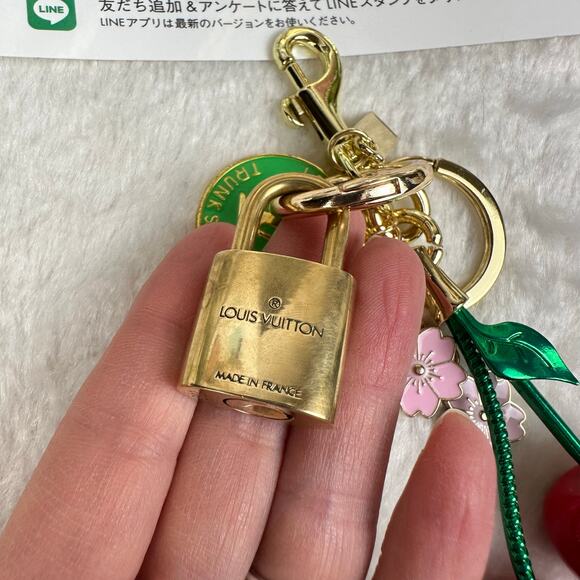 Louis Vuitton LOCK with cherry keychain bag charm & Takashi Murakami stickers - Picture 4 of 10